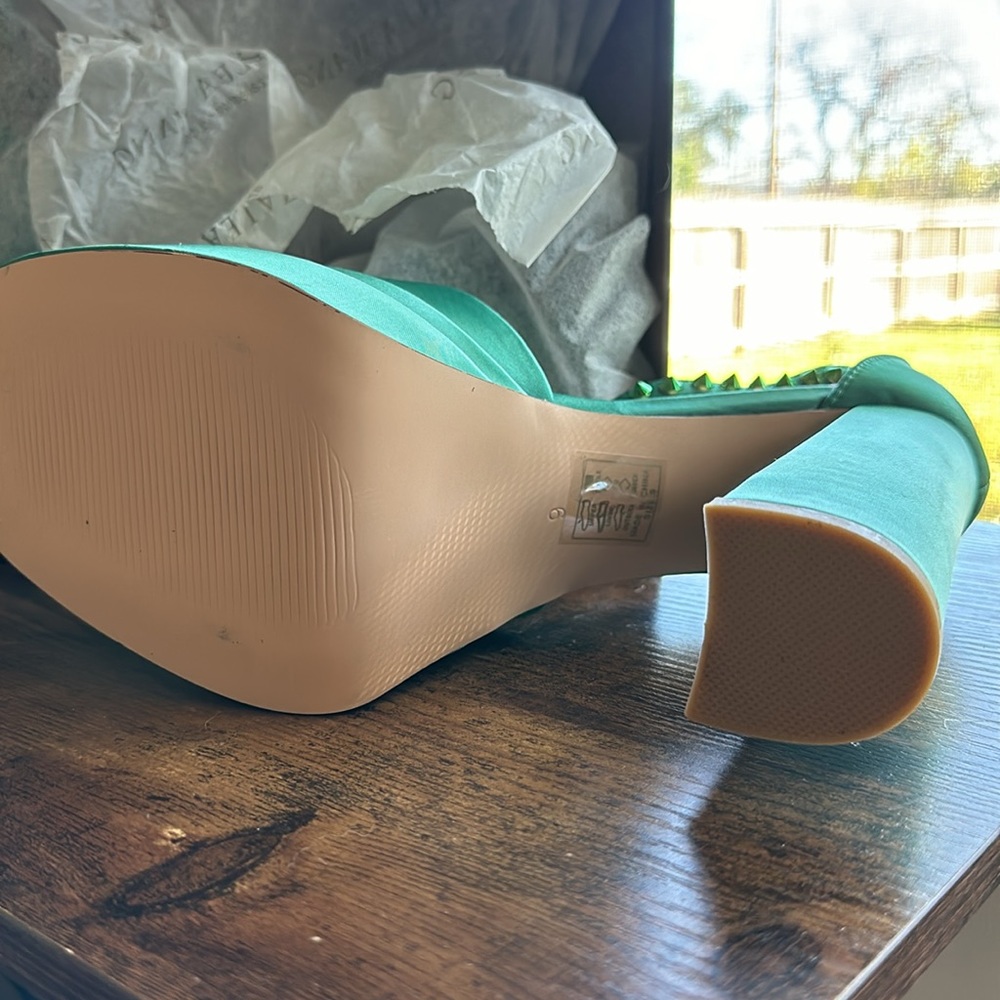 New Azalea Wang Teal Studded Closed Toe Platforms… - image 7